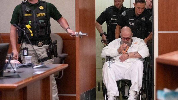 炒股杠杆网站 美国杀人犯被判死刑枪决，37年后仍活着，因他有痴呆症
